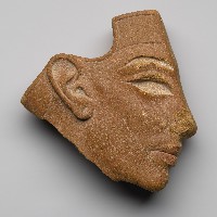 Elemento di intarsio riproducente il viso di Akhenaton o Nefertiti, New York, The Brooklyn Museum