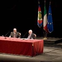Il presidente Napolitano sul palco del Regio con Gustavo Zagrebelsky