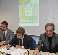 L'assessore Ravello firma il protocollo d'intesa