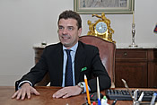 Ingresso ufficiale di Roberto Cota nel palazzo della Regione - clicca sulla foto per ingrandirla
