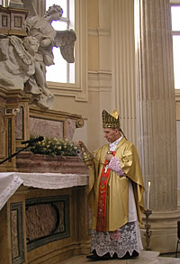 Il Cardianale Poletto nella chiesa di S.Uberto
