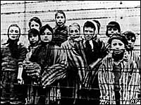 Giorno della Memoria, in ricordo dello sterminio e delle persecuzioni del popolo ebraico e dei deportati militari e politici italiani nei campi nazisti. 