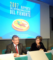 Renato Viale e Mercedes Bresso durante la presentazione del rapporto