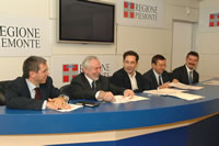 L'assessore Bairati (al centro) e i quattro rettori durante la presentazione del bando