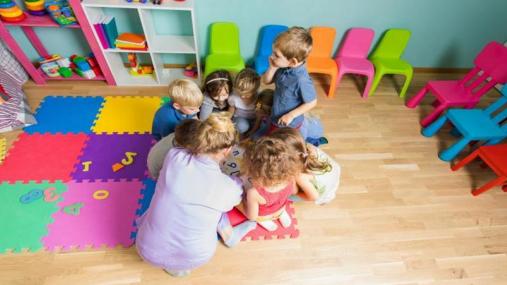 Bambini in un asilo nido