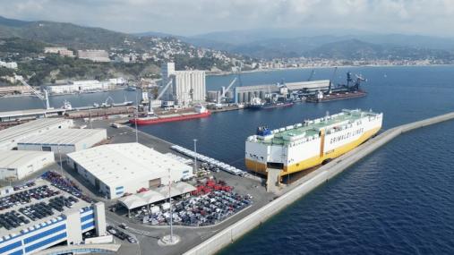 Il porto di Savona (da https://www.portsofgenoa.com/it)