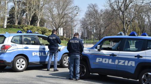 Poliziotti in servizio (foto Ansa)