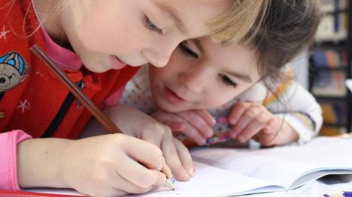 Bambini a scuola 