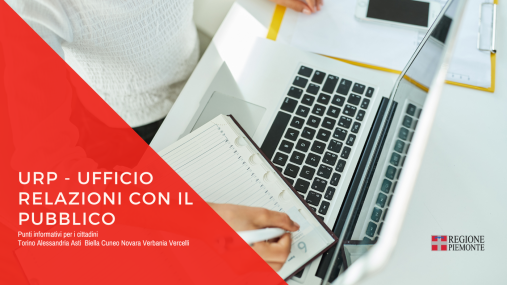 immagine con persona che lavoro in ufficio  