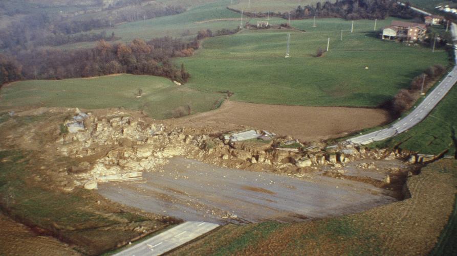 Frana planare in località Case Bruciate a Murazzano. Novembre 1994