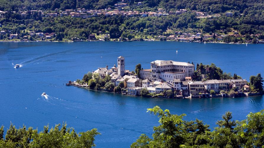 Veduta del lago d'Orta 