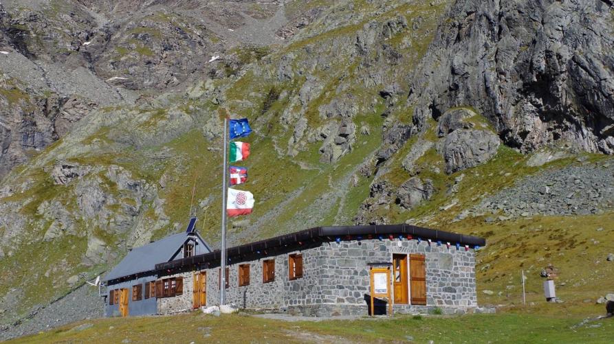 Il rifugio Cibrario a Usseglio (foto da www.rifugidelpiemonte.it)