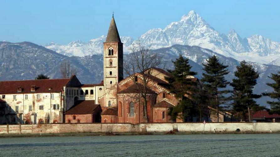 L'Abbazia di Staffarda (da www.comune.revello.cn.it)