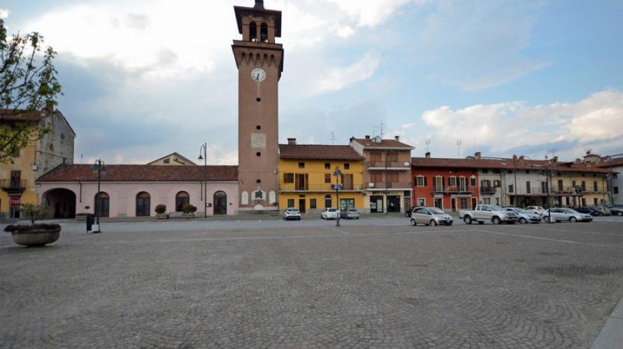 Villafalletto (CN). Piazza Mazzini-Torre Civica.