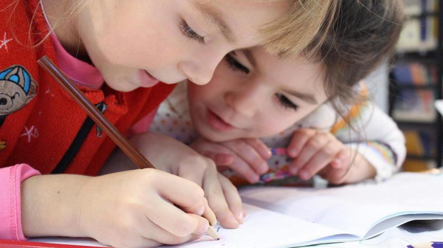 Bambini a scuola 