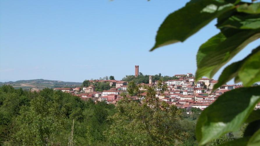 Comune di Viarigi (AT). Panoramica. Fotografia di Bruno Gado (2008).