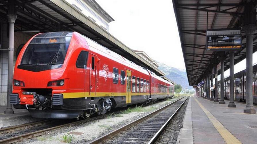 treno_rosso_interno.jpg