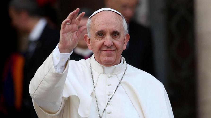 Papa Francesco che saluta 