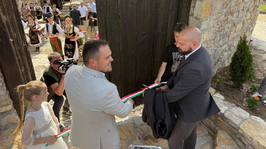 Il taglio del nastro