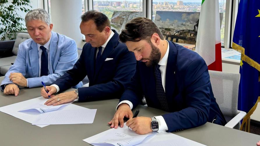 da sx Fiori, Cirio e Riboldi firmano l'intesa