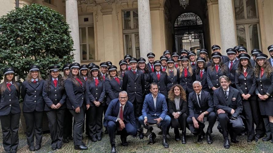 I 41 nuovi capitreno con i rappresentanti delle istituzioni 