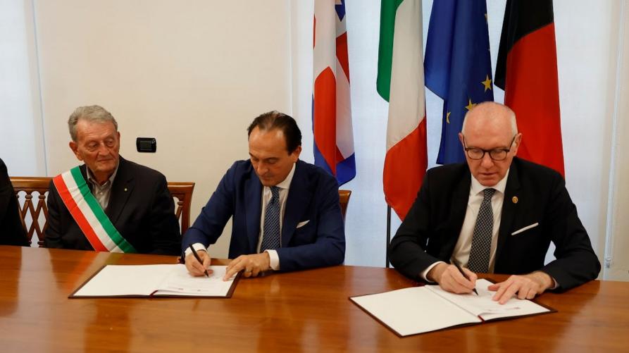 I presidenti Cirio e Testolin firmano l'accordo 
