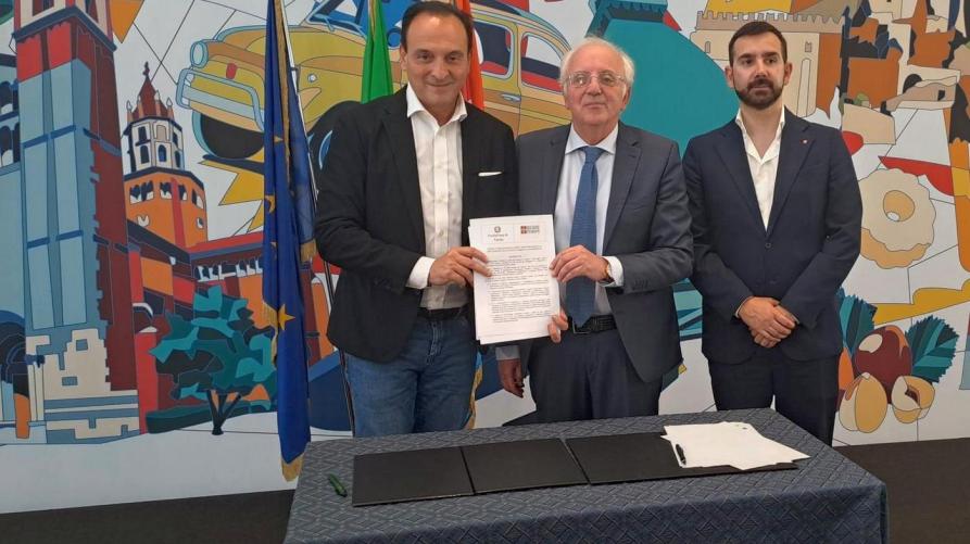 da sx Cirio, Cafagna e Marnati dopo la firma del protocollo 