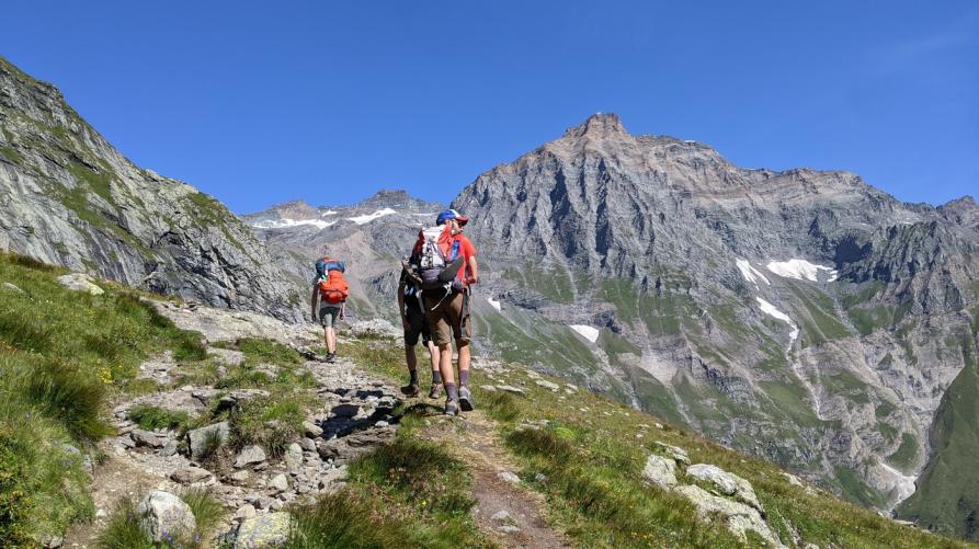 Escursionisti sull'Alta Via delle Valli di Lanzo (TO) 