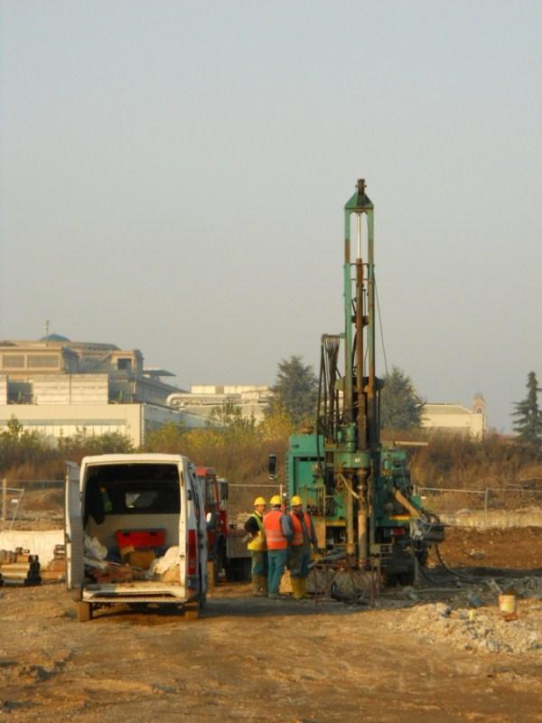 Sede Unica - una trivella in cantiere a novembre 2011 