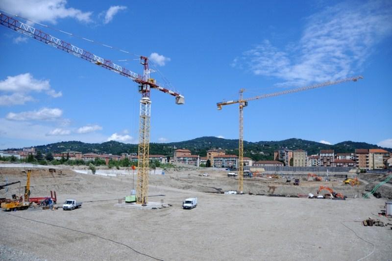 Sede Unica - Il cantiere a giugno 2012, le gru in azione 