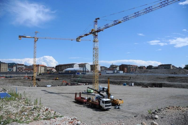 Sede Unica - Il cantiere a giugno 2012, le gru in azione 