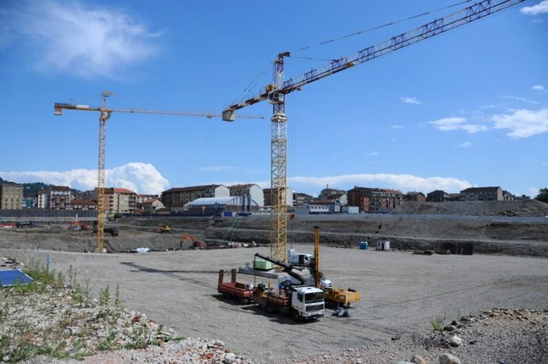 Sede Unica - Il cantiere a giugno 2012, le gru in azione