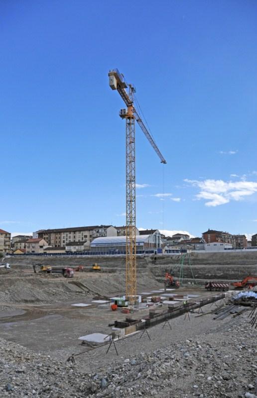Sede Unica - Il cantiere a giugno 2012, le gru in azione 