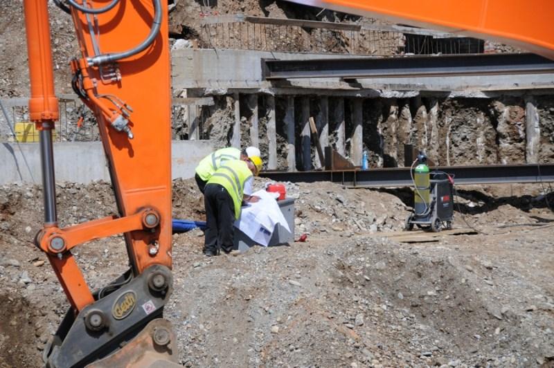 Sede Unica - Il cantiere a giugno 2012, operai in sito 