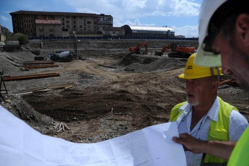 Sede Unica - Il cantiere a giugno 2012, operai in sito