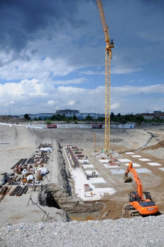 Sede Unica - Il cantiere a giugno 2012, le gru in azione 
