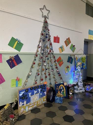 Un albero di auguri! - Scuola Padre Andrea Damilano - Ovada - AL