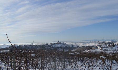 Grazzano Badoglio (AT). Veduta invernale di Grazzano e delle alpi. Fotografia di Sofia Pressiani