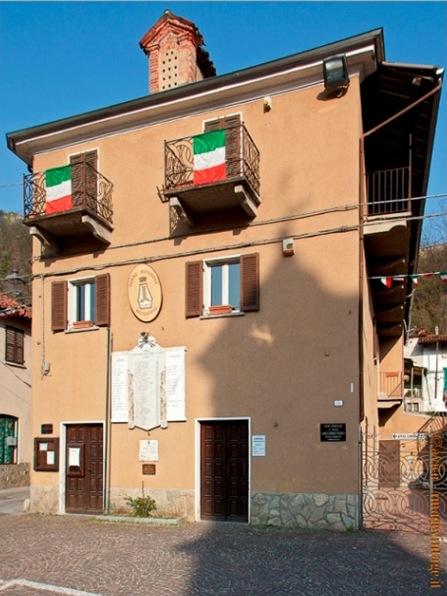 Torre Mondovì (CN). Municipio. Fotografia di Lorenzo Avico