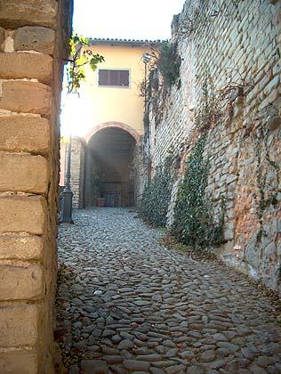 Monforte d'Alba (CN). Il centro storico. Foto di Giovanni Abbio 