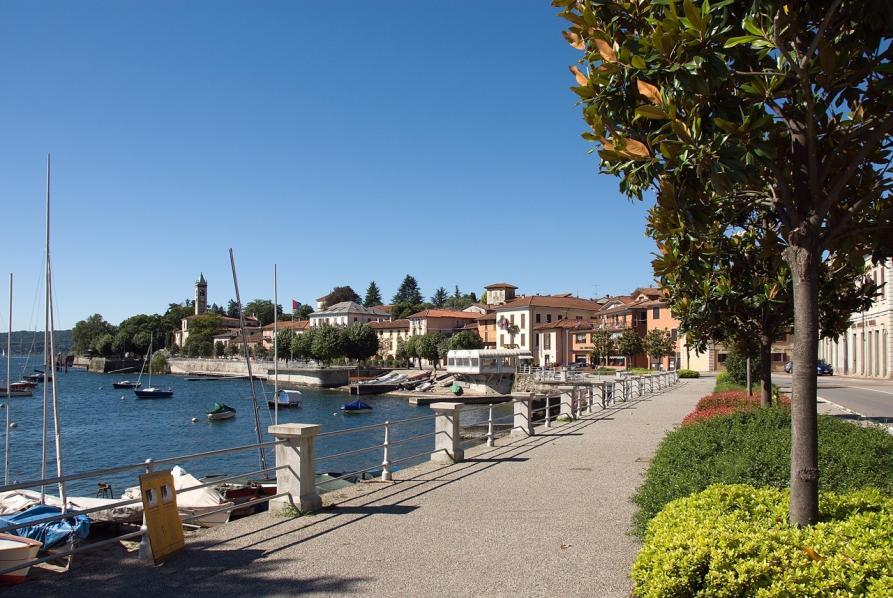 Lesa (NO). Lungo lago 