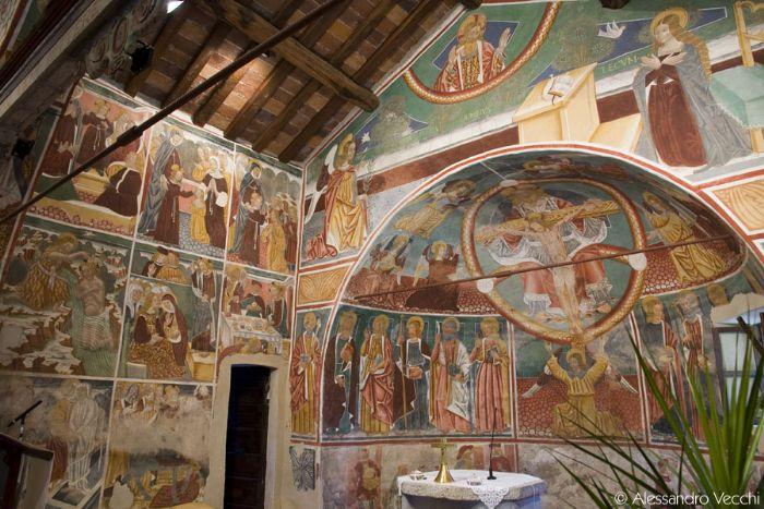 Momo (NO). SS. Trinità: affreschi interni. Fotografia di Alessandro Vecchi (2015). Immagine tratta dal sito del Comune