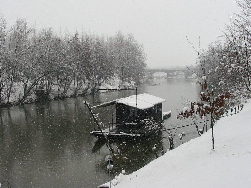 Villafranca Piemonte (TO). Neve sul Po. Fotografia di "Amici del Po" tratta dal sito del Comune (2014) 