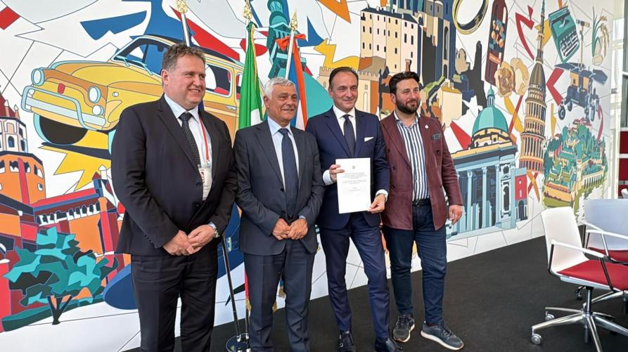 I firmatari con Cirio e Riboldi 