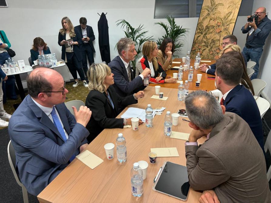 Gli assessori regionali con il ministro Giuli 