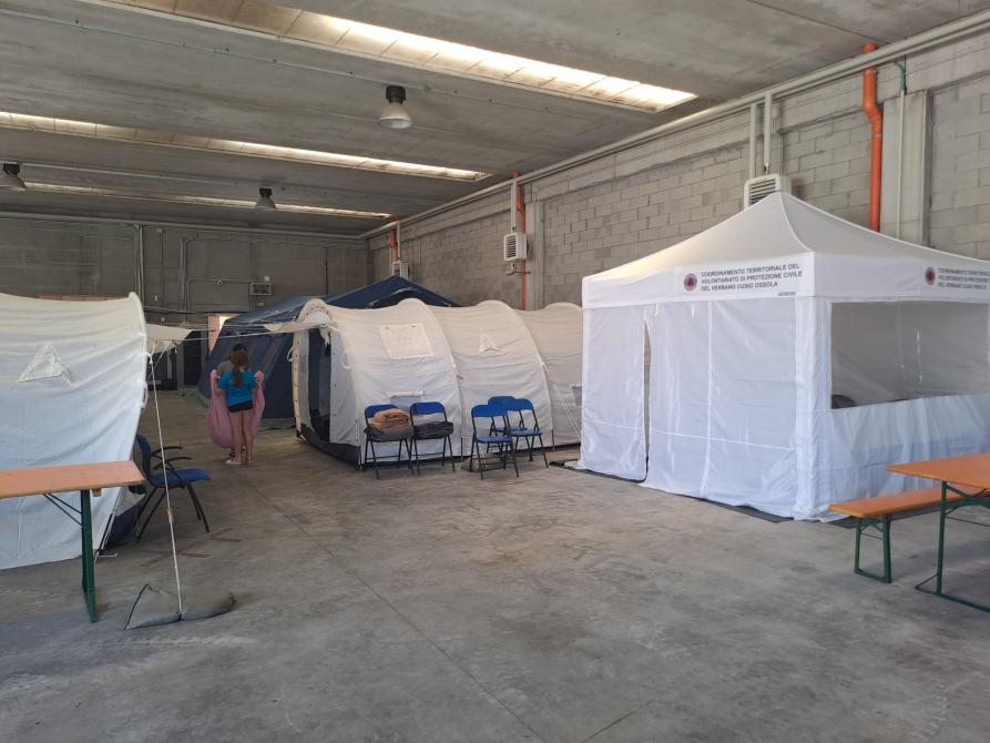 20250711 Verbania, vita in tenda ma all'asciutto è meglio nella regione dei grandi laghi piemontesi 