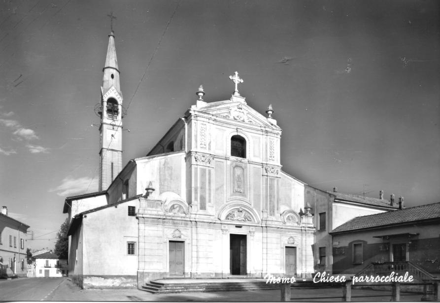 Momo (NO). Cartolina in bianco e nero della Chiesa parrocchiale 