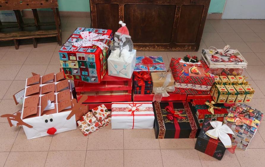 NO - Trecate - Scuola primaria Rachel Behar - Alla Rodari il Natale è un dono 