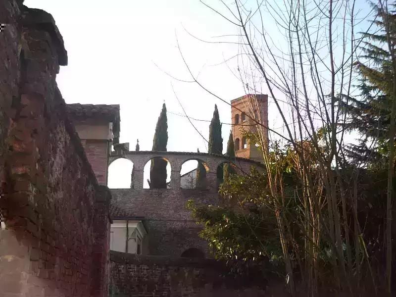 Sezzadio (AL). Scorcio delle mura e porzione di torre di Castelforte. Immagine tratta dal sito del Comune (2025) 