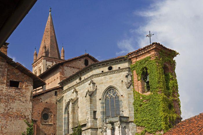 Saluzzo (CN). Scorcio della Chiesa di San Giovanni 